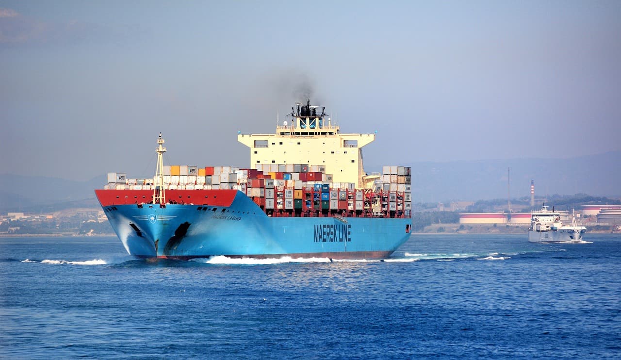 Porte-conteneurs en mer